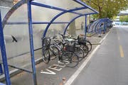 Beim Inseli-Carparkplatz ist viel Platz für Velos vorhanden. (Bild: Janick Wetterwald, 8. Oktober 2019)