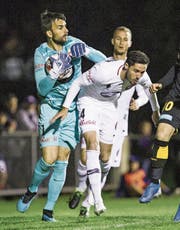 Daniel Lopar (links) und der neue Teamkollege Dylan Mcgowany in einem Cupspiel. (Bild: Imago-Images)