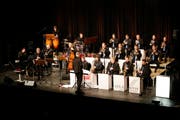 Eddie Daniels wird auf der «Thurgauerhof»-Bühne begleitet von der Atlantis Big Band unter der Leitung von Gilbert Tinner. (Bild: Donato Caspari)