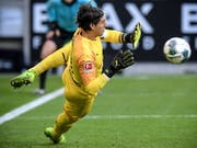 Yann Sommer parierte unter anderem einen Penalty (Bild: KEYSTONE/EPA/SASCHA STEINBACH)
