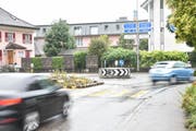 Obwohl die Sirnacher den Zusatzkredit abgelehnt haben: Das Kreisel-Provisorium am Knoten Winterthurerstrasse/Q20 steht nicht mehr lange. (Bild: Roman Scherrer)