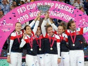 Die Französinnen freuen sich über ihren dritten Titel im Fed Cup nach 1997 und 2003 (Bild: KEYSTONE/EPA AAP/RICHARD WAINWRIGHT)