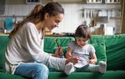 Eine beliebte Tätigkeit, um das Sackgeld etwas aufzubessern: Kinderbetreuung. Bild: Getty Images/iStockphoto