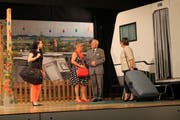 Die Kulisse des Theaters Schattdorf lädt in die Campingferien ein. (Bilder: Robi Kuster)