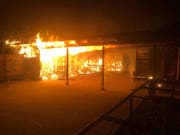 In Schaffhausen ist ein Gebäude auf einem Schulgelände in der Nacht zum Sonntag abgebrannt. (Bild: PD Schaffhauser Polizei)