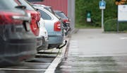 Der Baarer Gemeinderat überarbeitet das Parkraumkonzept. (Bild: Maria Schmid, Baar, 7. November 2019)