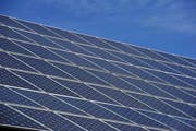Mehrfamilienhäuser sind für den Eigenverbrauch von Solarstrom besonders geeignet. (Bild: Donato Caspari)