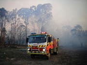 Feuerwehrauto am Sonntag in Torrington im australischen New South Wales, wo es durch die Buschfeuer Tote gab. (Bild: Keystone/EPA AAP/DAN PELED)