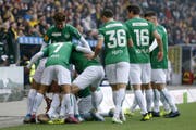 St.Galler Jubel nach der 1:0-Führung. (Bild: Keystone)