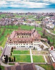 In Tübach werden zahlreiche Wohnbauten realisiert, für das verlassene Kloster gibt es noch keine Pläne. Bild: Urs Bucher (7. März 2019)