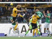 Cédric Zesiger erzielt sein erstes Tor für die Young Boys - später köpfelt der Verteidiger ein zweites Mal ein (Bild: KEYSTONE/PETER KLAUNZER)