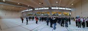 Das Design der neuen Turnhalle kommt bei der Bevölkerung gut an. (Bild: Christoph Heer)