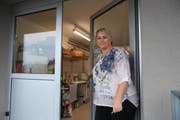 Daniela Kaufmann vor dem Brothüsli. (Aufgenommen am 08.11.19 von Timon Reich