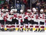 Die New Jersey Devils freuen sich über den Sieg in Vancouver (Bild: KEYSTONE/AP The Canadian Press/DARRYL DYCK)