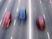 Autofahrer lieferten sich am Samstag ein Rennen und gefährdeten andere Autofahrer. (Symbolbild: Fotolia)