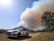 Ein ausser Kontrolle geratenes Buschfeuer in der Nähe von Clumber im ostaustralischen Bundesstaat Queensland. (Bild: KEYSTONE/EPA AAP/DAN PELED)