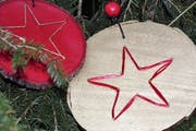 Der diesjährige Schmuck des grossen Christbaums auf dem Klosterplatz. (Bild: PD/Kanton St.Gallen)