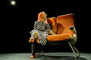 Auf dem Schleudersitz der charmant-bissigen Gertrud sitzt heute Abend im Figurentheater...
