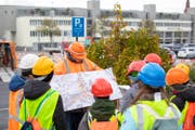 Am Zukunftstag erhielten die Kinder Einblick in die Arbeit des Tiefbauamtes. (Bild: PD)
