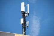 Eine neue 5G-Funkantenne an der St.-Leonhard-Strasse 74 in St.Gallen. (Bild: Ralph Ribi - 25. Juli 2019)