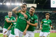 Jubel im Kybunpark vor 13750 Fans. Jordi Quintillà feiert mit den Mitspielern sein Freistosstor zum 1:0. Es gibt der Partie die Richtung vor, die da lautet: Sieg. (Bild: Marc Schumacher/Freshfocus)