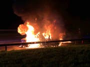 Das Auto stand in Flammen. (Bild: Kapo SG)