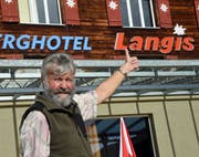 Stephan Thalmann hatte vor einem Jahr die Führung des Berghotels Langis selber übernommen. Bild: Robert Hess (16. Oktober 2018)