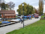 Die Freiwillige Feuerwehr der Stadt Zug im Einsatz am Zugersee. (Leserbild: Thomas Geske, 2. November 2019)