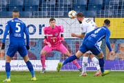 Der Anfang vom Ende für den FC Luzern: Lugano-Verteidiger Mijat Maric kann frei stehend zum 1:0 einköpfeln. (Bild: Martin Meienberger/Freshfocus, Luzern, 3. November 2019)