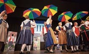 Auch bunte Regenschirme waren zu sehen. (Bild: Jan Pegoraro, Hünenberg, 2. November 2019)