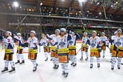 Zuger verabschieden sich mit einem Sieg gegen den Meister in die Nationalmannschaftspause. Bild: Urs Lindt/Freshfocus (Bern, 2. November 2019)