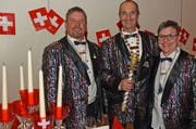 Ehrengugger Ueli I. flankiert von Obergugger Tony von Rotz und Untergugger Edith Ettlin. (Bild: Robert Hess, Kerns, 2. November 2019)