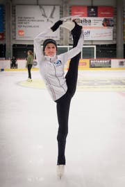 Trotz der schwierigen Übung strahlt die Athletin. (Bild: Lisa Jenny)