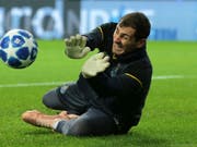 Iker Casillas steht wieder auf dem Fussballplatz (Bild: KEYSTONE/AP/MANUEL ARAUJO)