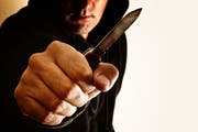 Verletzungen durch Messer gibt es in der Ostschweiz zwar häufig. Dennoch stellt die Polizei keine Zunahme der Fälle fest. (Bild: Keystone)