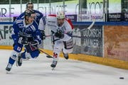 Devin Stehli (links) strebt mit der EVZ Academy die Playoffqualifikation an.(Bild: Andy Mueller/freshfocus, Zug, 29. Oktober 2019)