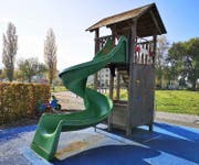 Die defekten Spielgeräte beim Schulhaus Altenrhein müssen repariert und/oder erneuert werden.Bild: gk