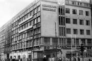 Das Schweizerhaus Friedrichstadt an der Ecke Fiedrichstrasse und Leipzigerstrasse in Ostberlin, wo die Schweiz bis 1953 ihre Delegation unterbrachte. (Bild: Keystone)