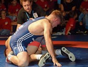 Dominik Laritz (blau) behielt gegen Randy Vock deutlich mit 8:2 die Oberhand. (Bild: pd)