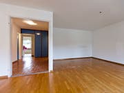 Immer mehr Mietwohnungen stehen leer. Laut Raiffeisen könnte die Kurzzeitvermietung über Airbnb hier Abhilfe schaffen. (Bild: KEYSTONE/GAETAN BALLY)