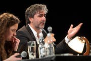St. Gallen - Deniz Yücel Autor Journalist liest aus seinem neuen Buch im Palace PalaceErfreuliche Universität: Gespräch und Lesung mit Deniz Yücel