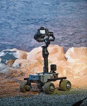 Mit dem Miniaturrover testen Forschende die Hochauflösungskamera. Bild: Juri Junkov