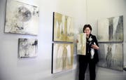 Margrit Zimmermann zeigt an der Ausstellung nicht nur Werke mit Engeln, sondern auch «Seelenbilder» (links). (Bild: Hansruedi Rohrer)