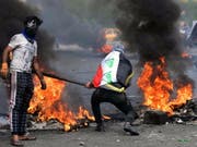 Die Wut vieler Iraker ist gross und macht sich Luft in den Strassen von Bagdad. (Bild: KEYSTONE/EPA/MURTAJA LATEEF)