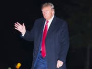 Der Druck auf Donald Trump in der Ukraine-Affäre wächst. Ein Botschafter hat seine Aussage zu Ungunsten des U-Präsidenten revidiert. (Bild: KEYSTONE/EPA SIPA USA POOL/OLIVER CONTRERAS / POOL)