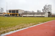 Das Primarschulhaus Bergli in Salmsach. (Bild: Reto Martin)