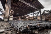 Die verkohlte Lager- und Produktionshalle in Hörhausen. (Bild: Andrea Stalder)