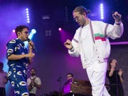 Dreimal «über ds Chrüz»: Im Berner Casino spielt das Popduo Lo & Leduc (hier am diesjährigen Gurtenfestival) für einmal nicht mit seiner Band, sondern mit dem Berner Symphonieorchester. (Keystone/PETER KLAUNZER) (Bild: Keystone/PETER KLAUNZER)
