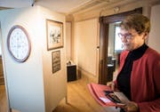 Heidi Hofstetter in der Sonderausstellung «Vereint - Die bunte Welt der Kreuzlinger Vereine». (Bild: Reto Martin)