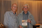 Dankbar, dass das Buch fertig ist: Armin Benz und Peter Jenni.